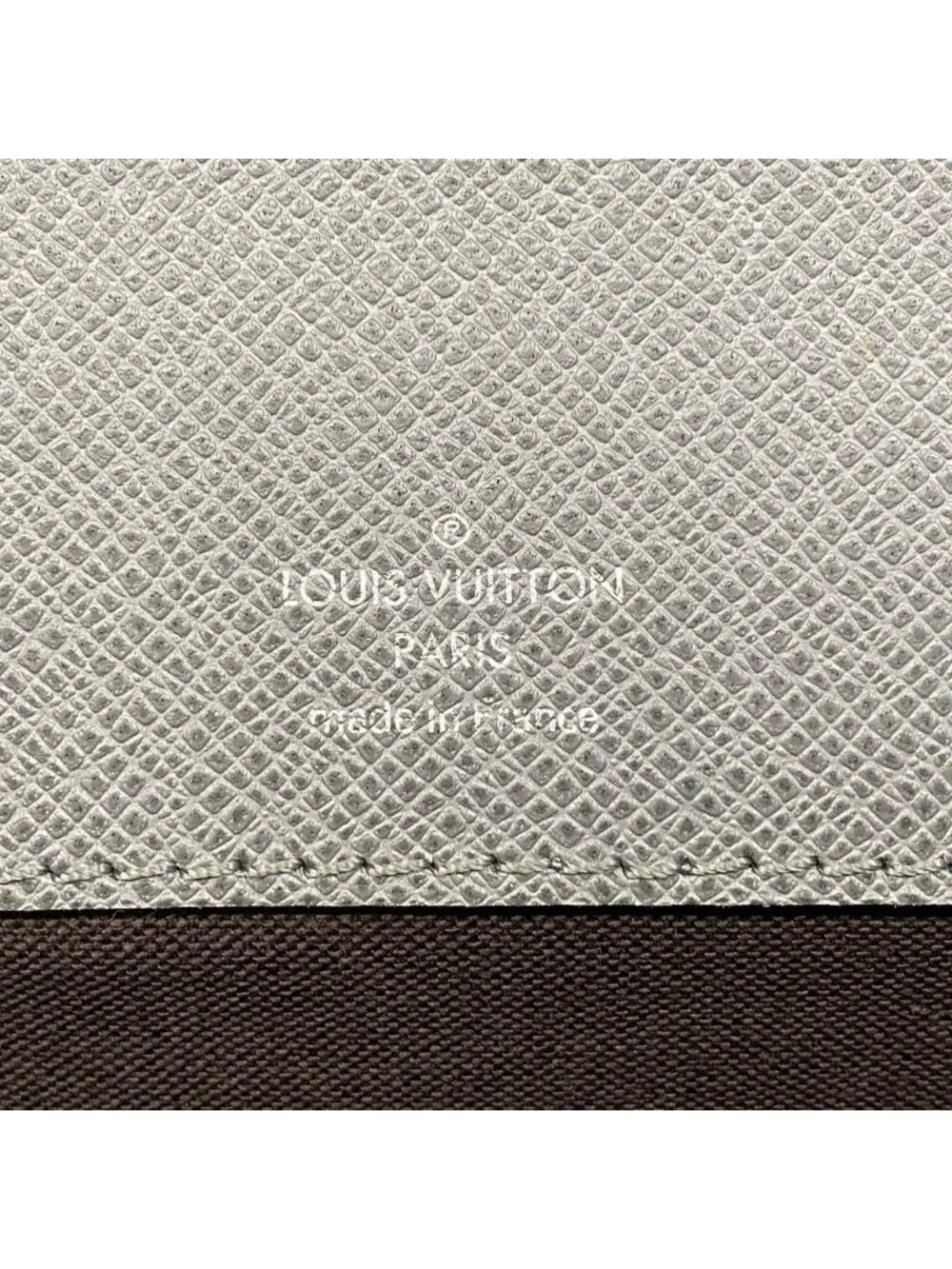 Louis Vuitton Clutch Taiga Neobellaia Glacier